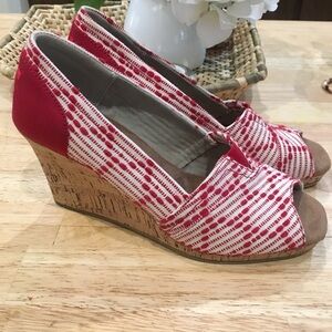 Toms Sandals peep toe red white cork wedge…